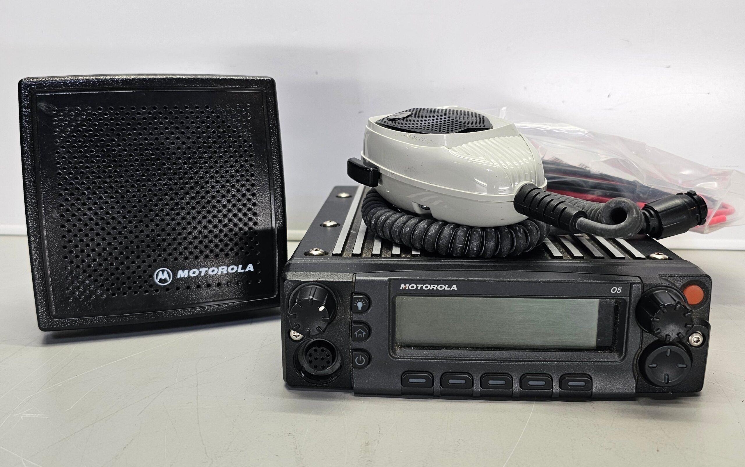Motorola APX 6500 UHF Mobile Radio 450-520MHz 45W
