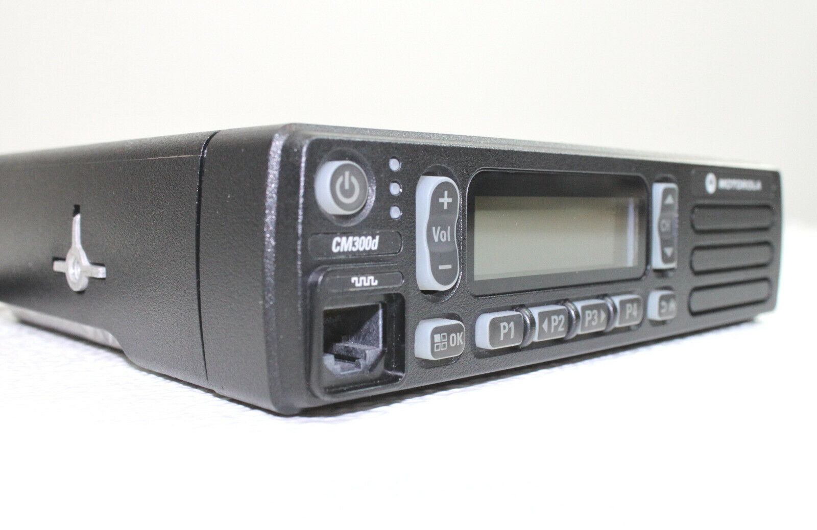 Motorola MOTOTRBO CM300d 25W UHF Mobile Radio 99 Channel