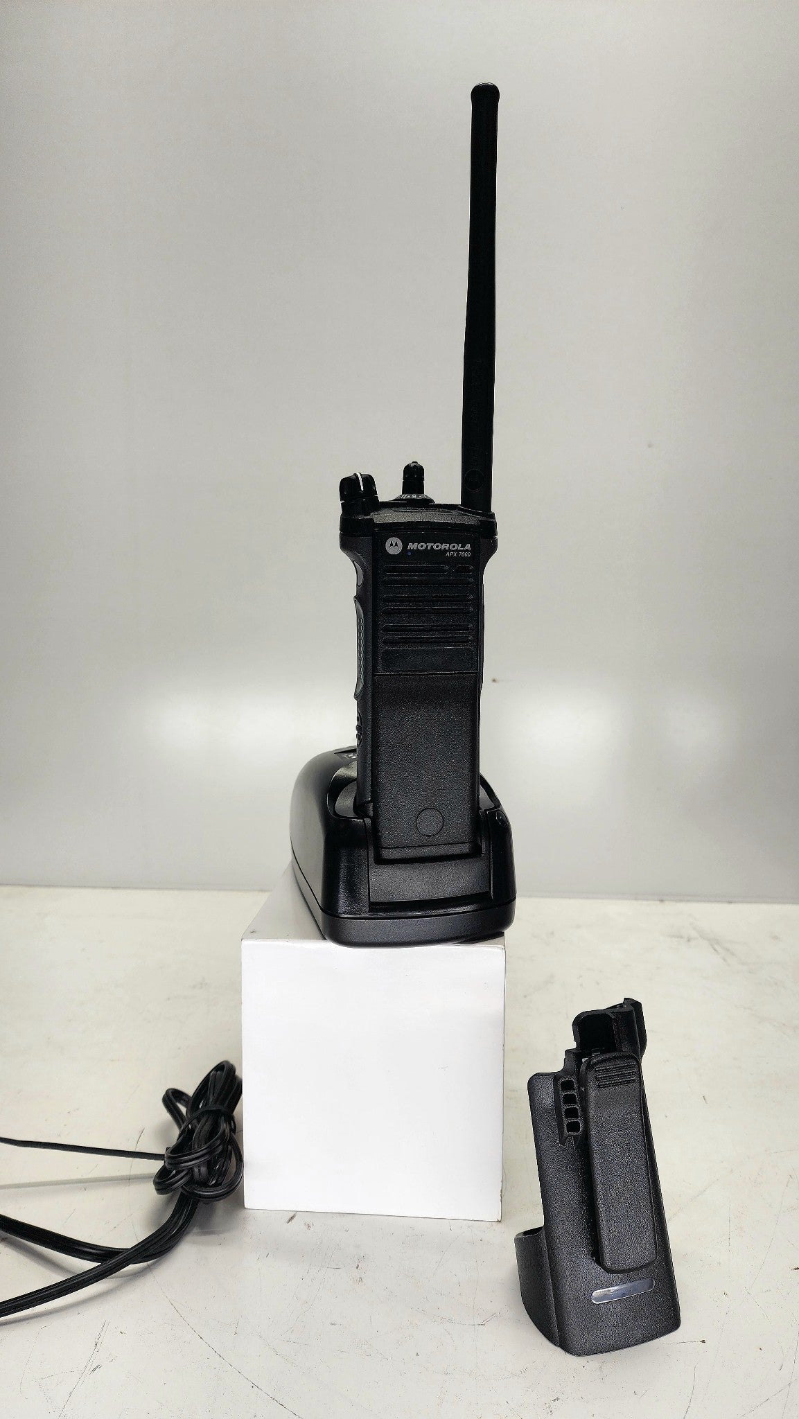 Motorola APX 7000 Model 3.5 UHF 700/800 MHz P25 Portable Radio