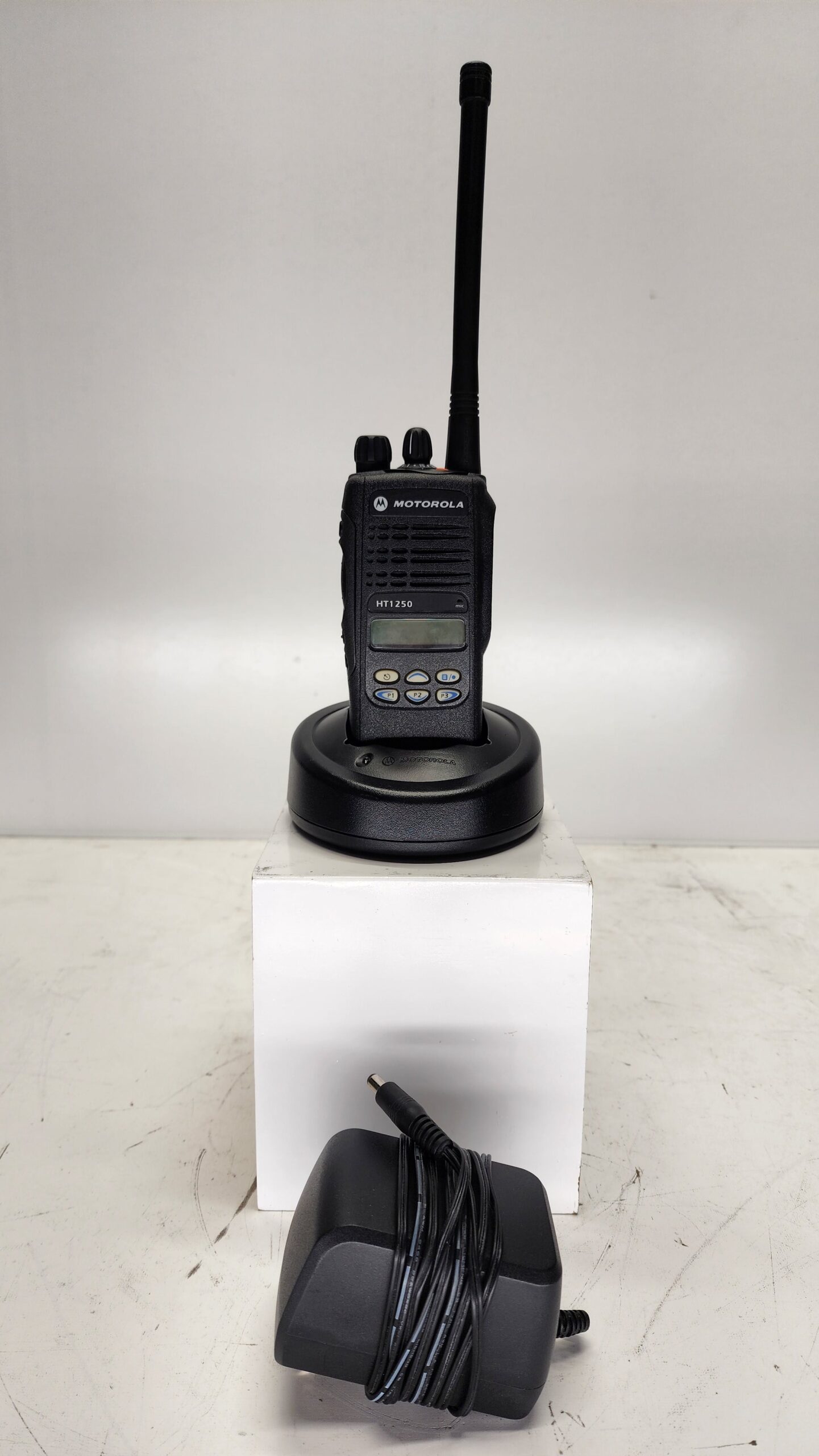 Motorola HT1250 VHF 136-174 MHz 128 Channel Portable Radio