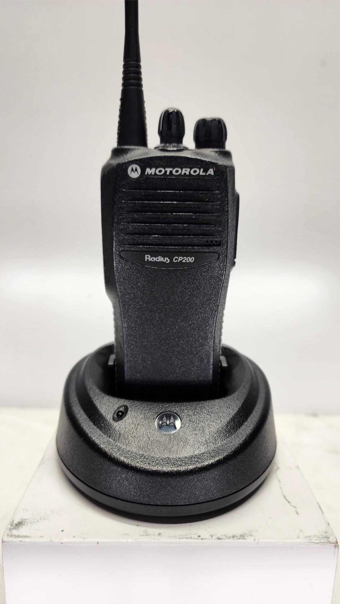 Motorola CP200 UHF 438-470 MHz 4 Channel 4 Watt Radio Kit