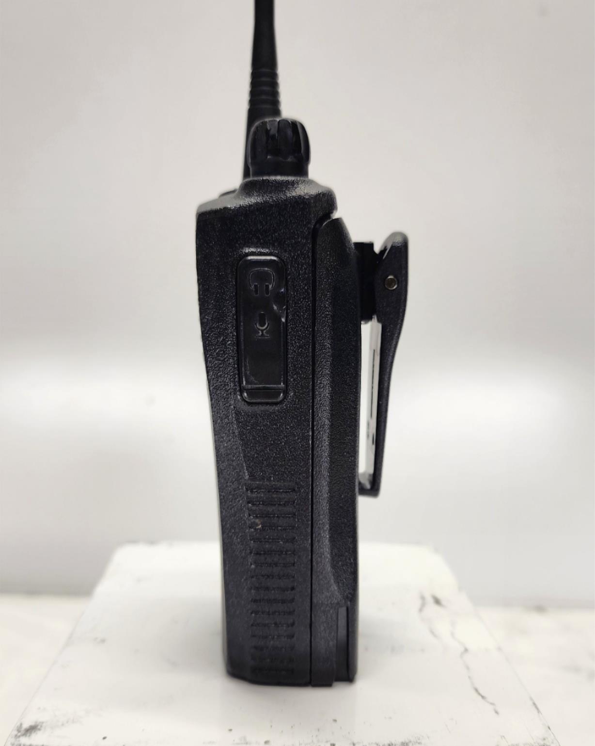 Motorola CP200 UHF 438-470 MHz 4 Channel 4 Watt Radio Kit