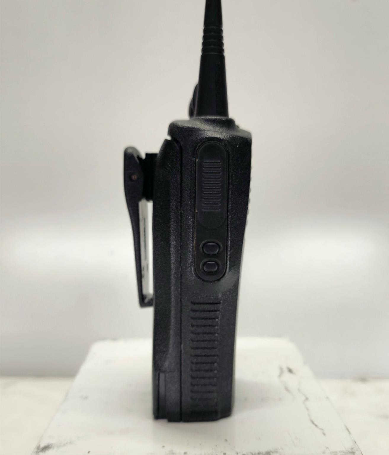 Motorola CP200 UHF 438-470 MHz 4 Channel 4 Watt Radio Kit