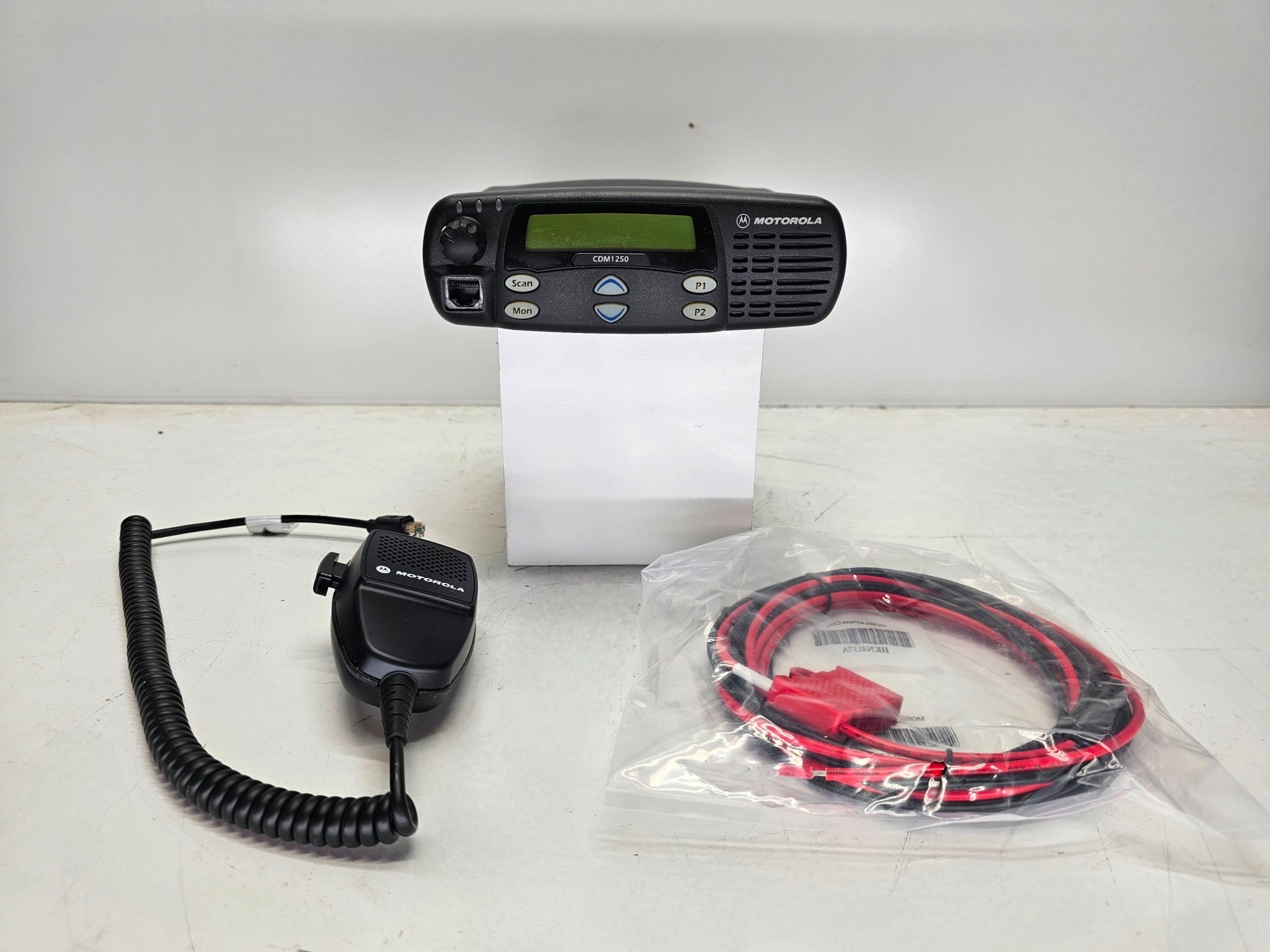 Motorola CDM1250 UHF Mobile Radio 64 Channel 25W 403-470MHz