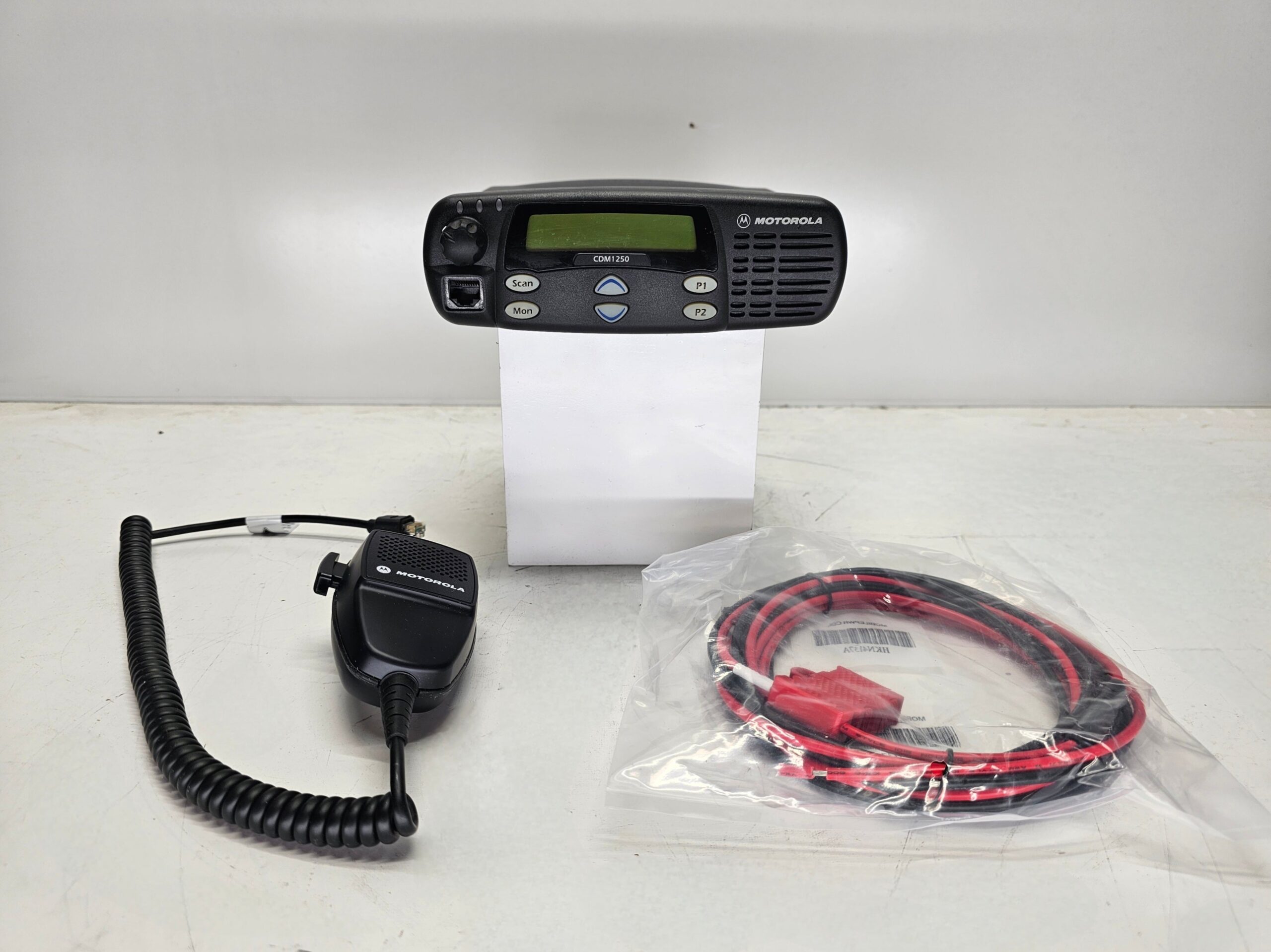 Motorola CDM1250 UHF Radio 450-512 MHz 64 Channel 40 Watt