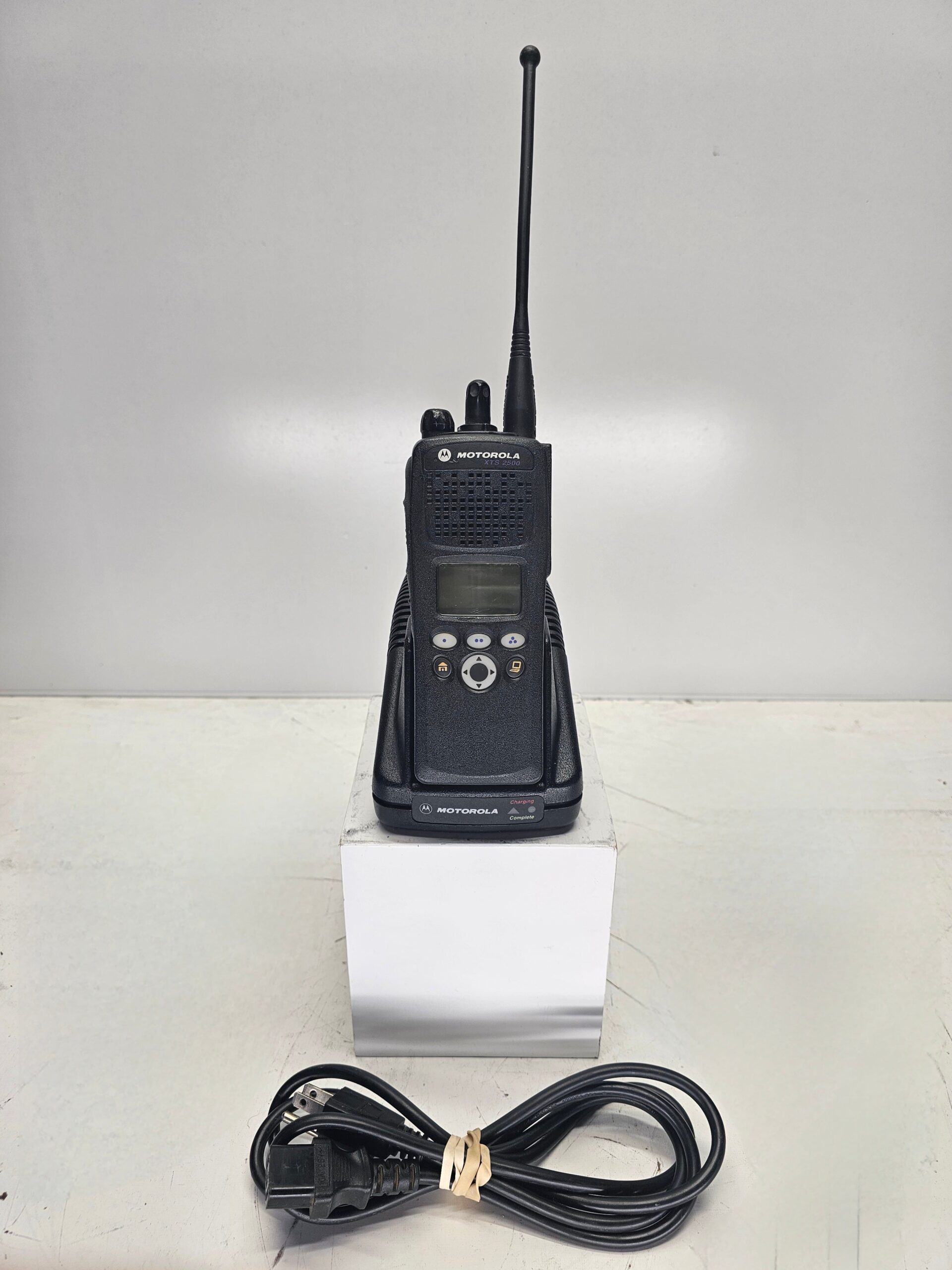 Motorola XTS2500 Model 2 800MHz 800 Channel Digital P25 Radio