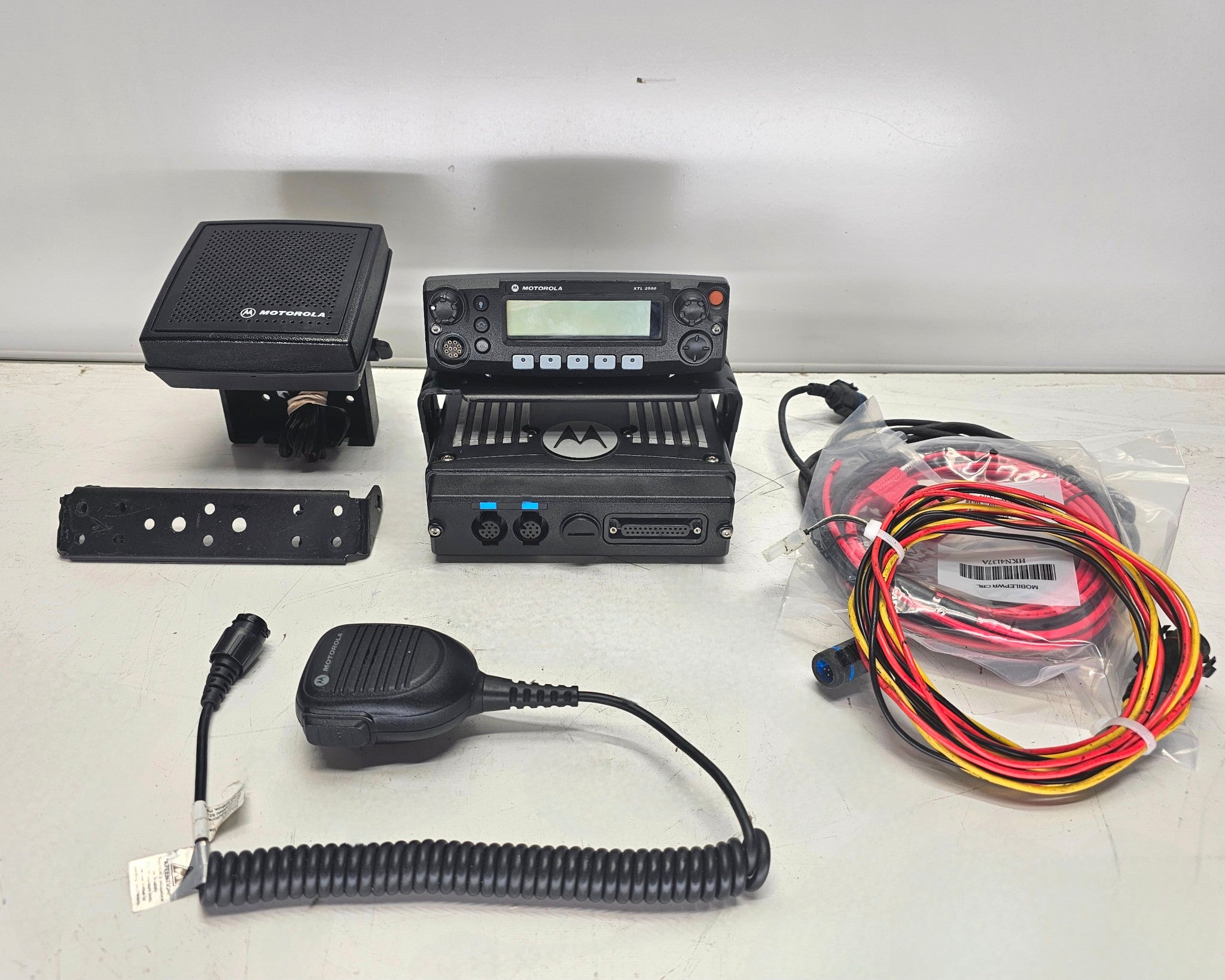 Motorola XTL2500 700/800 MHz Mobile Radio 35W Remote Mount