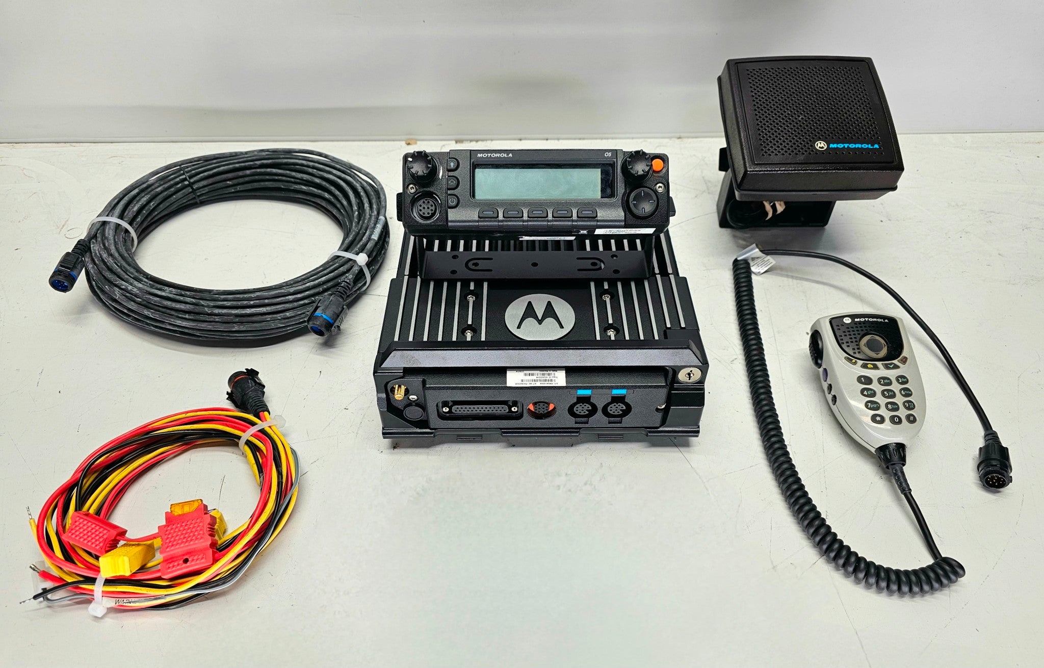 Motorola APX 6500 Mobile P25 Digital Radio UHF 380-470MHz