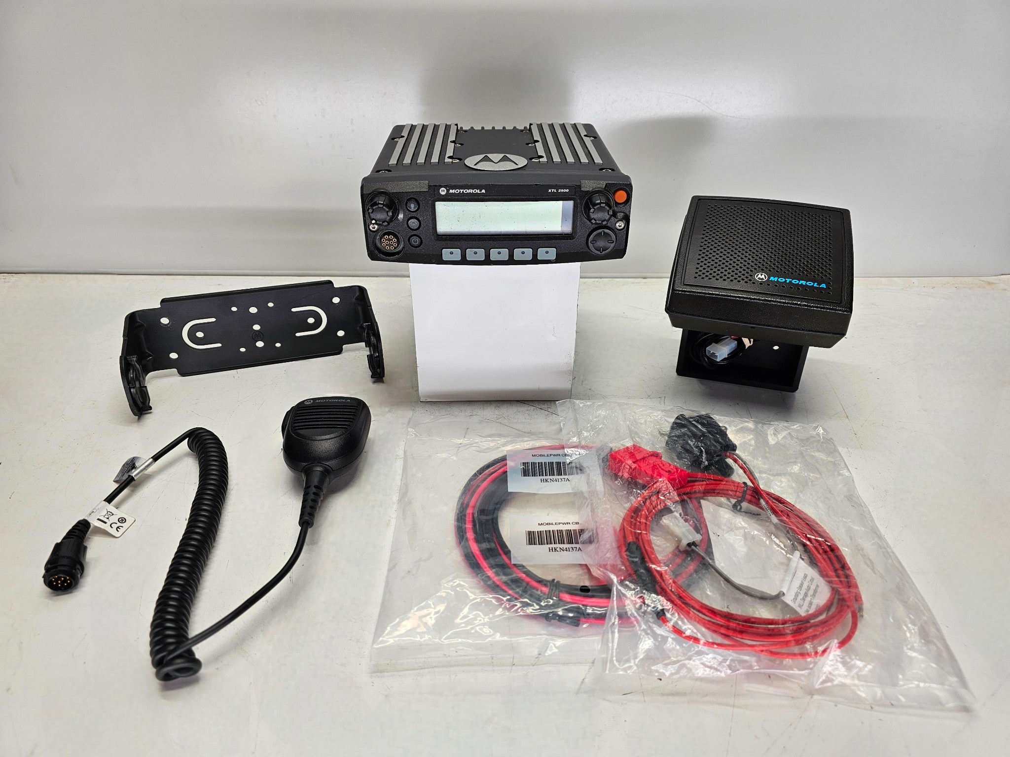 Motorola XTL2500 P25 Digital Mobile Radio 700/800 MHz 35W