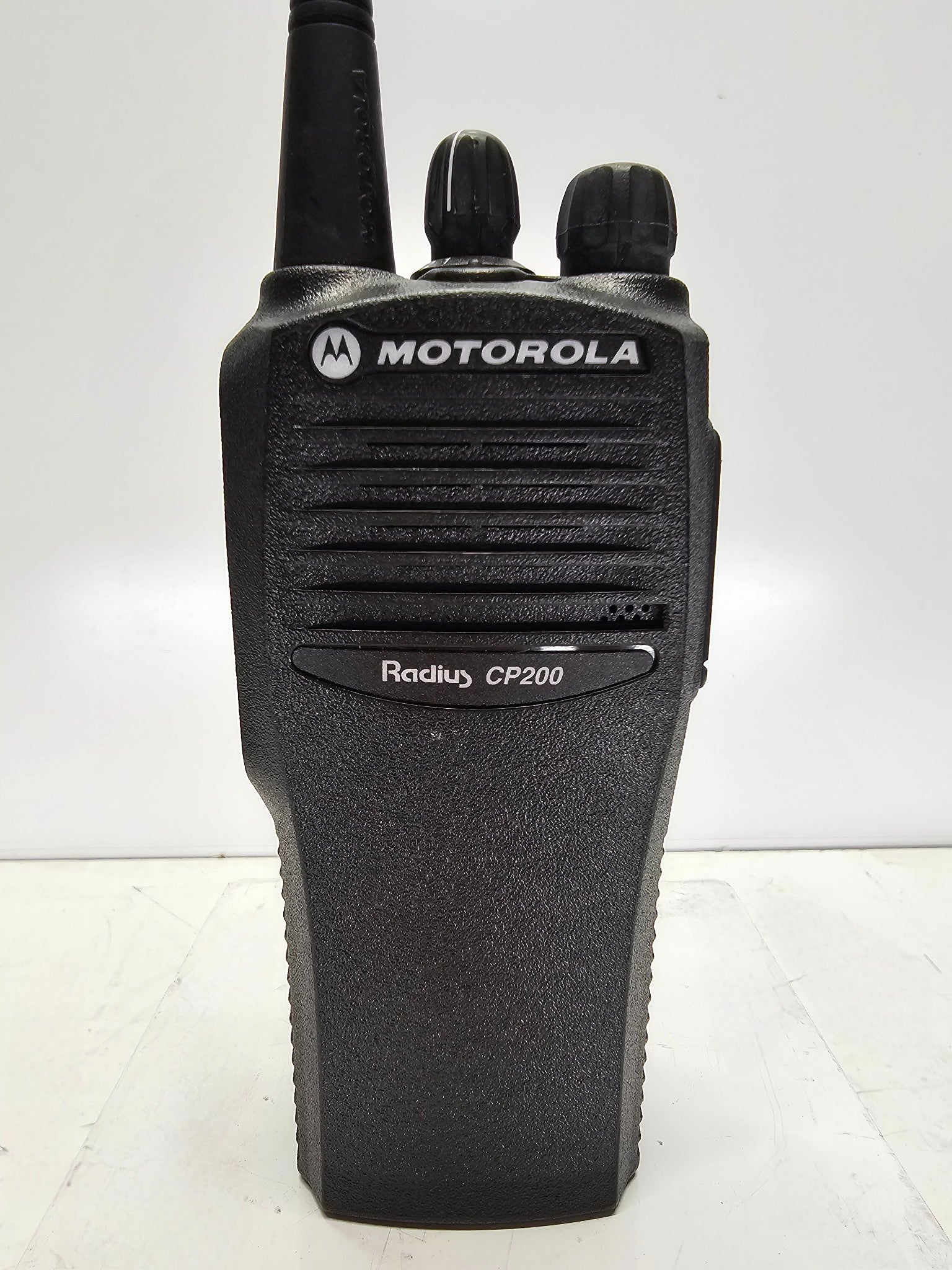 Motorola CP200 UHF 438-470 MHz 4 Channel 4 Watt Radio Kit