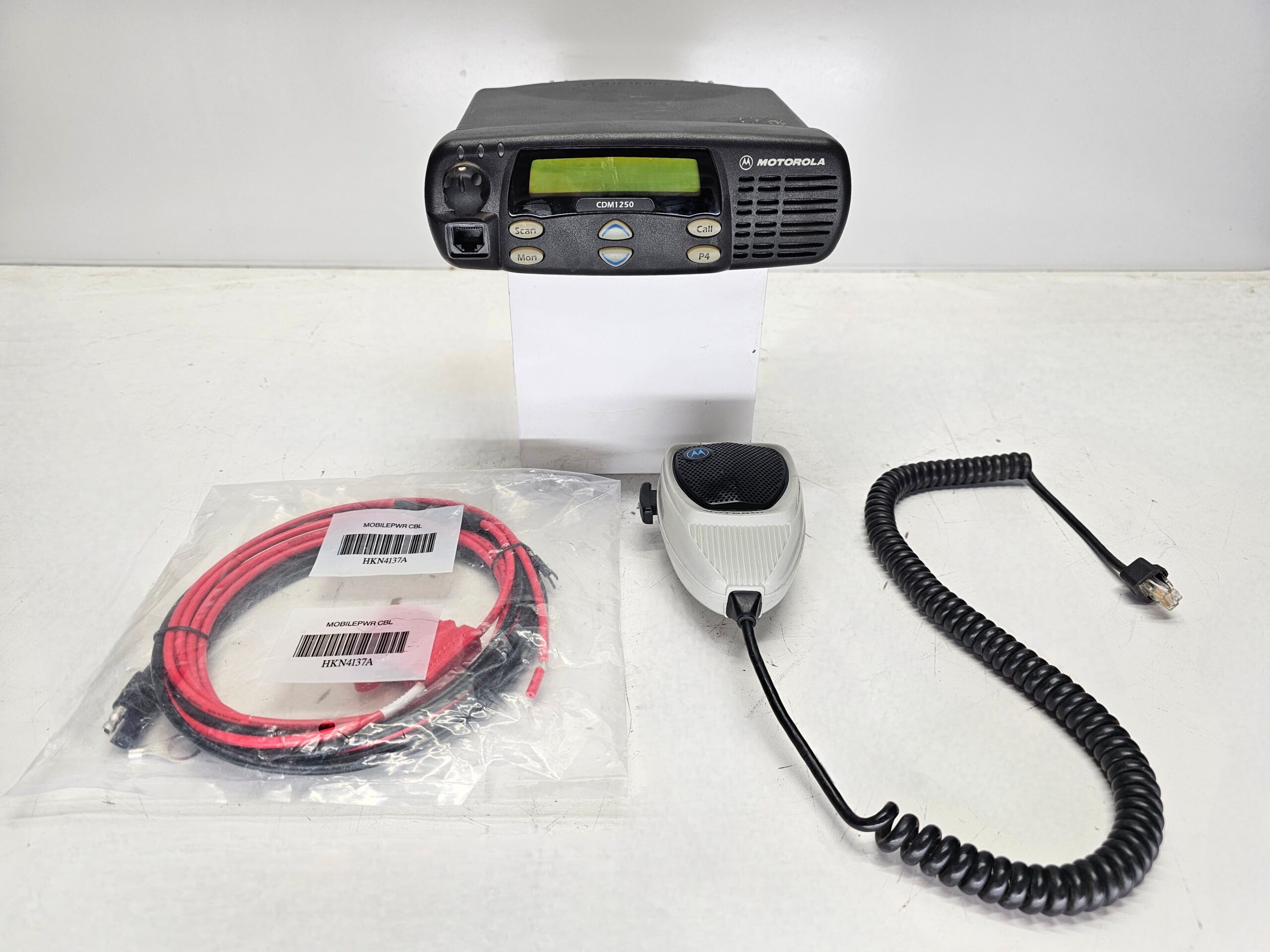 Motorola CDM1250 UHF Mobile Radio 64 Channel 25W 450-512MHz
