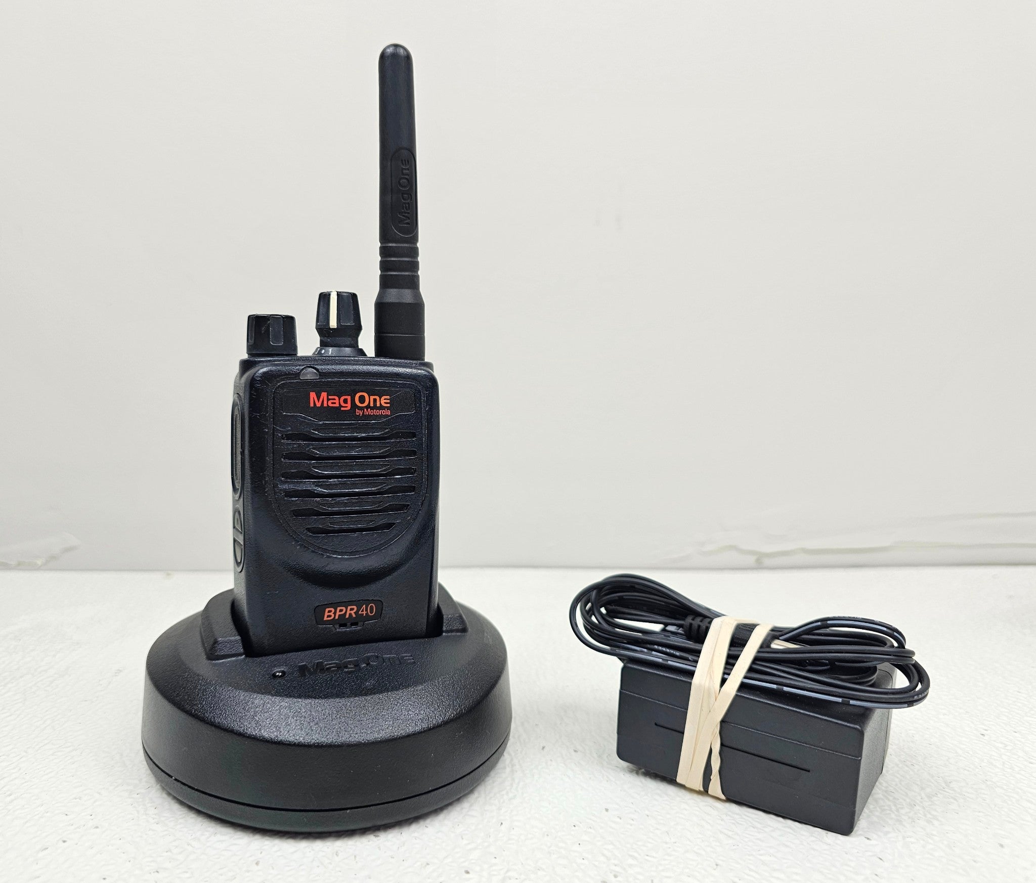 Motorola BPR40 MagOne UHF 450-470 MHz 8 Channel 4 Watt Radio