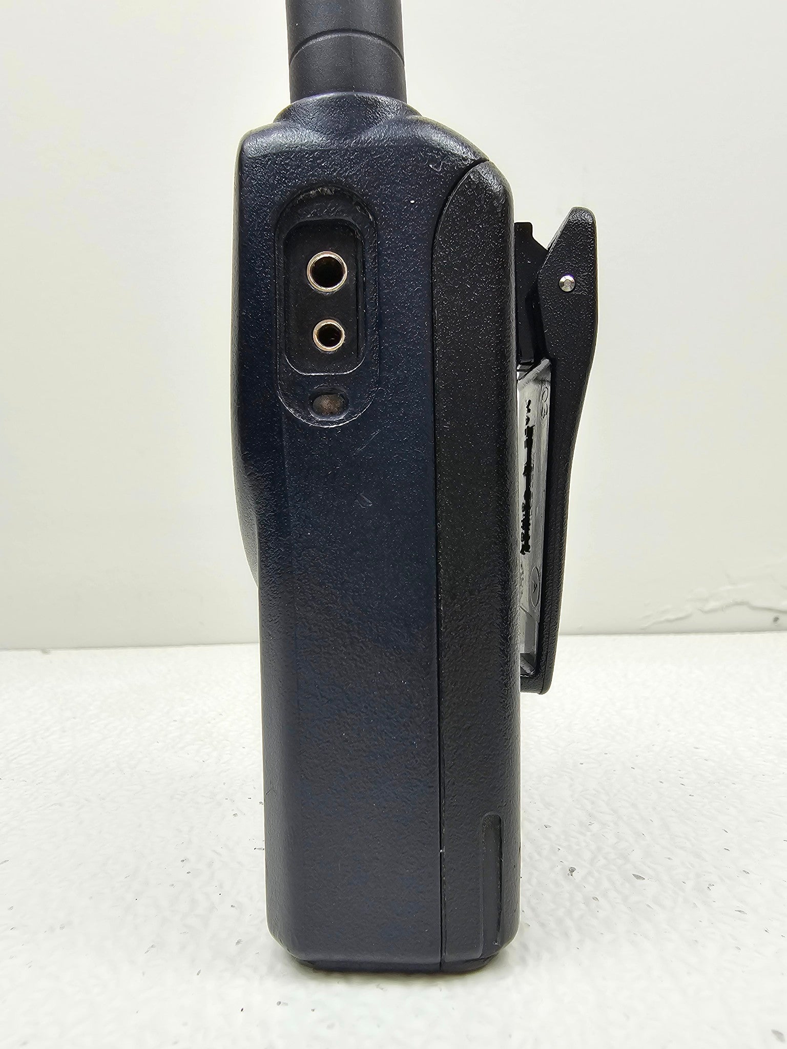 Motorola BPR40 MagOne UHF 450-470 MHz 8 Channel 4 Watt Radio