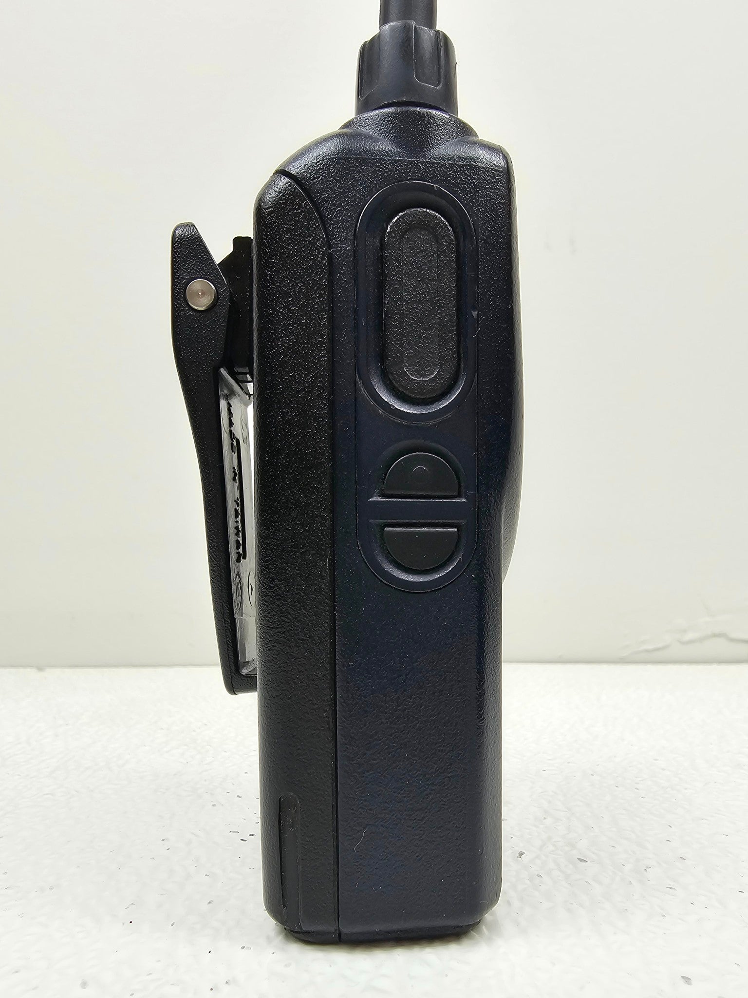 Motorola BPR40 MagOne UHF 450-470 MHz 8 Channel 4 Watt Radio