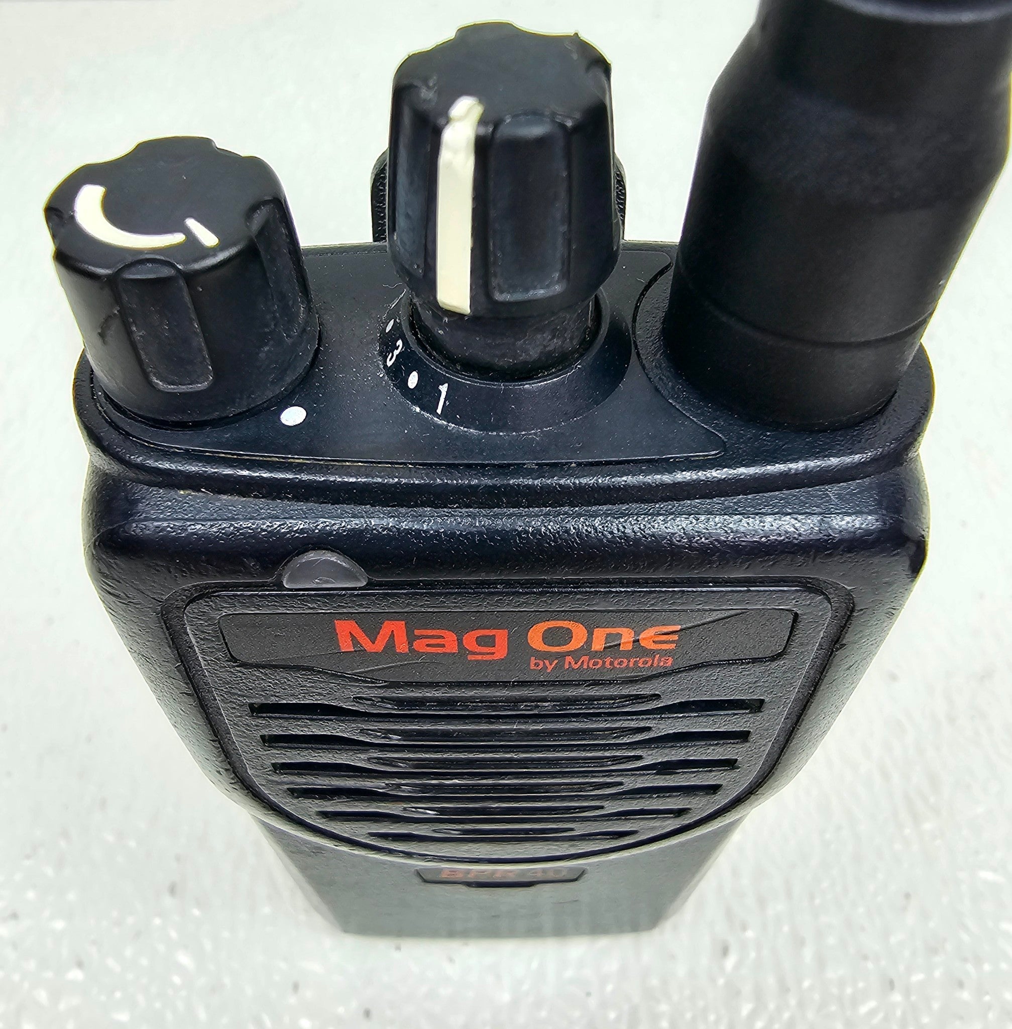 Motorola BPR40 MagOne UHF 450-470 MHz 8 Channel 4 Watt Radio