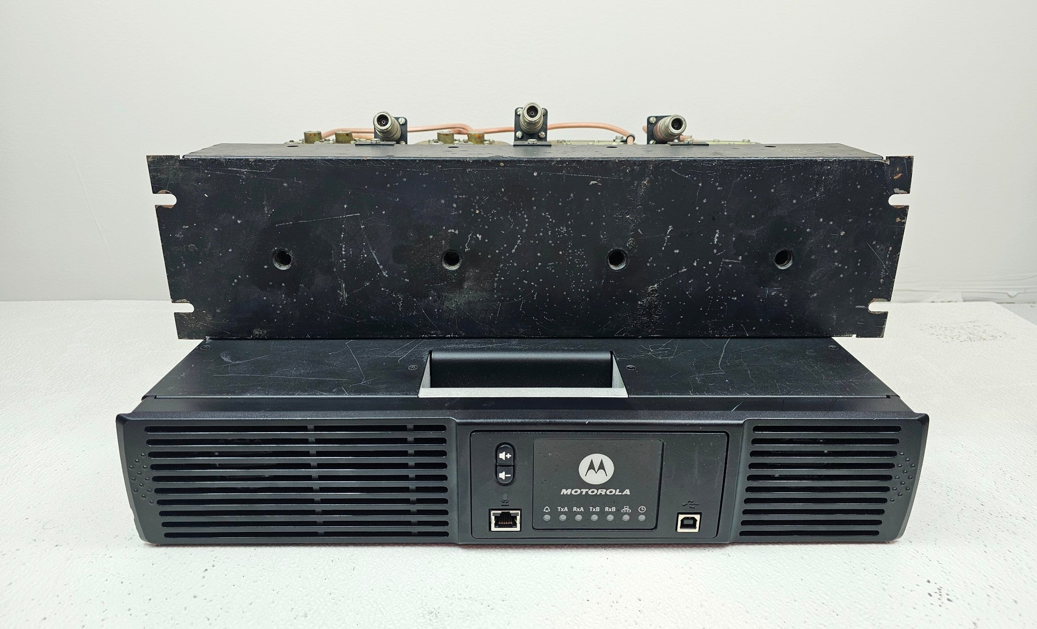 Motorola SLR 8000 UHF 100W MotoTrbo Repeater with Duplexer