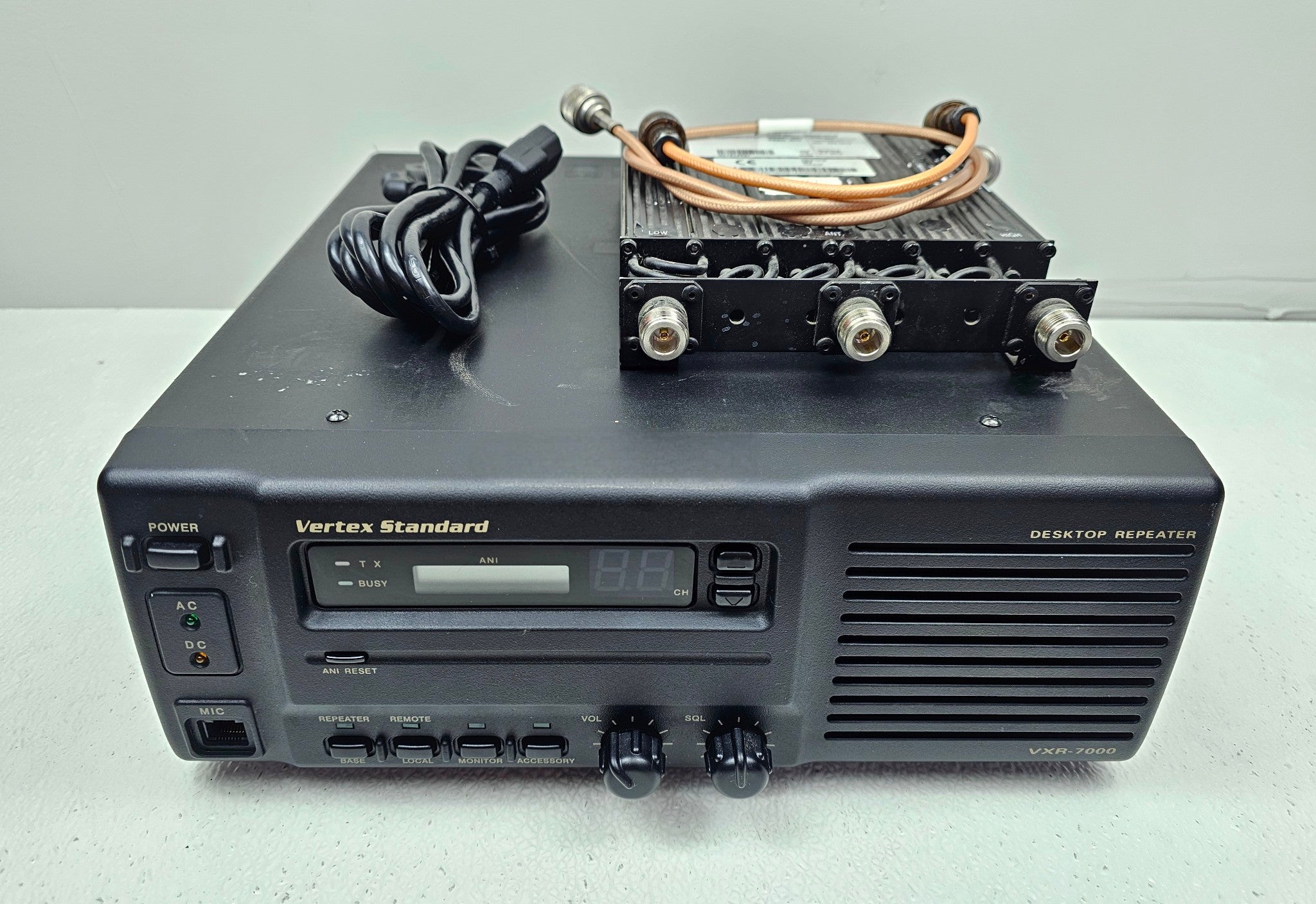Vertex VXR7000 UHF 40W Repeater With Duplexer
