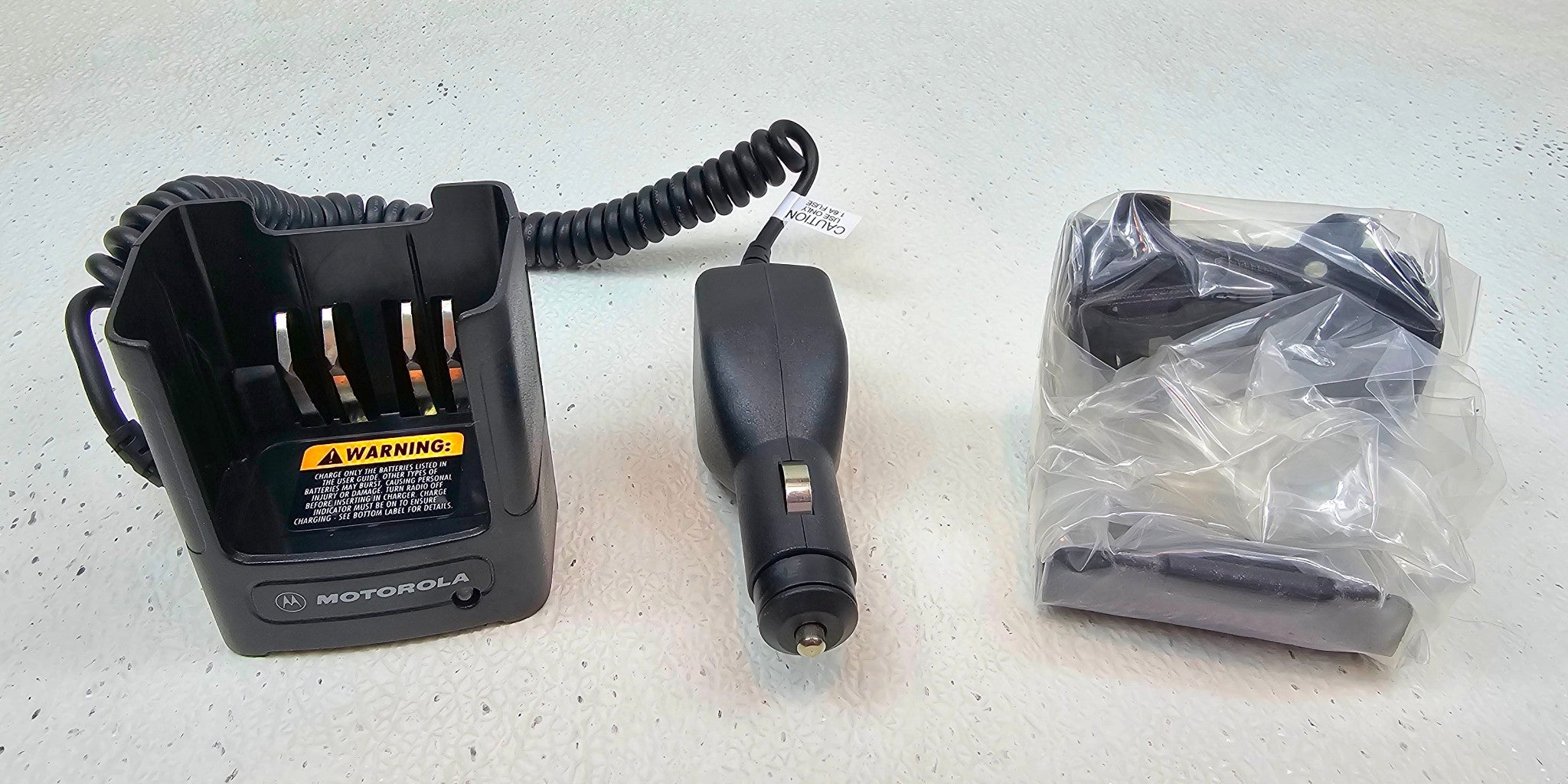 Motorola 12V Vehicle Charger Kit with Mounting Bracket for XTS Radios