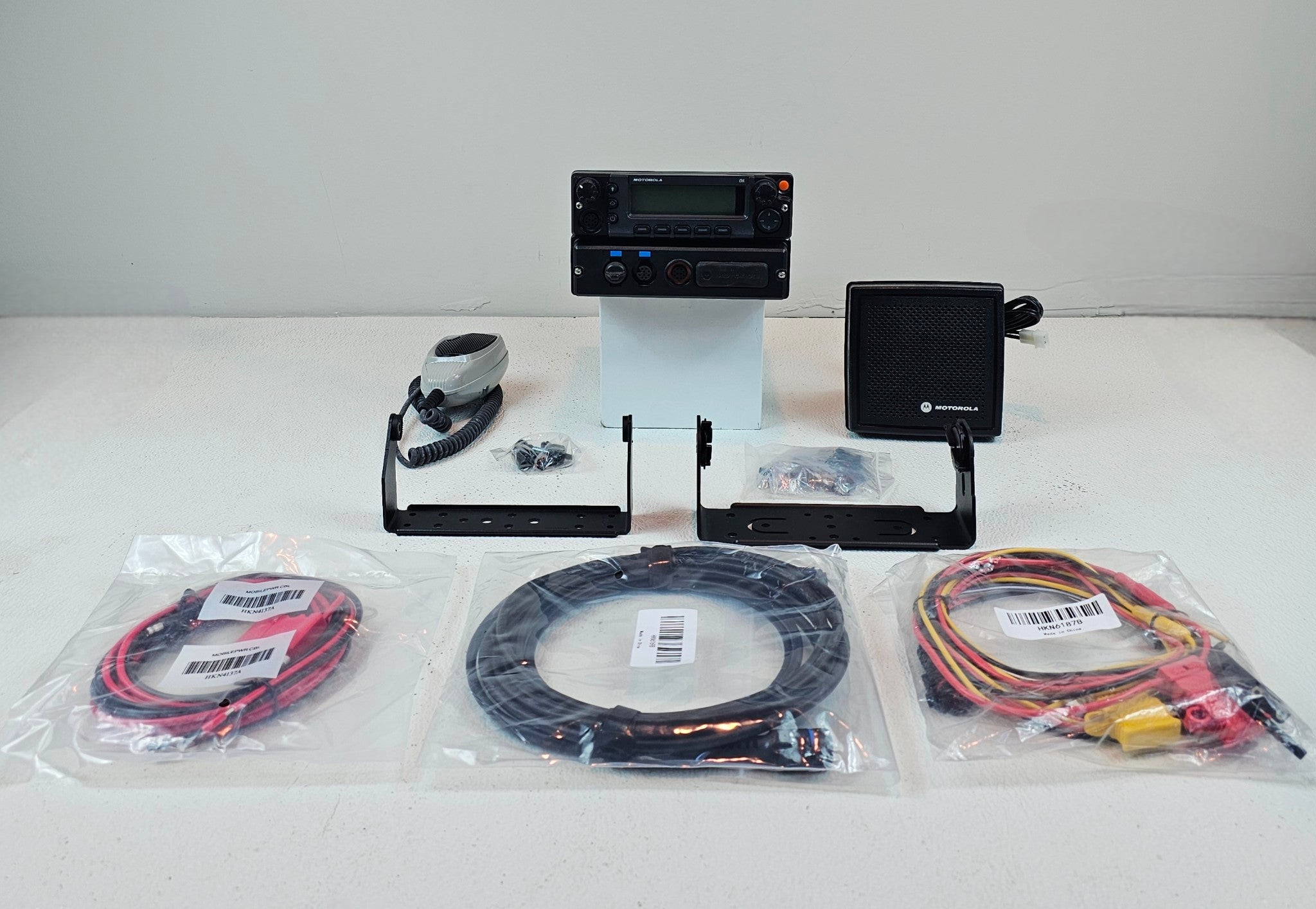 Motorola APX7500 VHF 7/800MHz Dual Band Mobile Radio Remote Mount