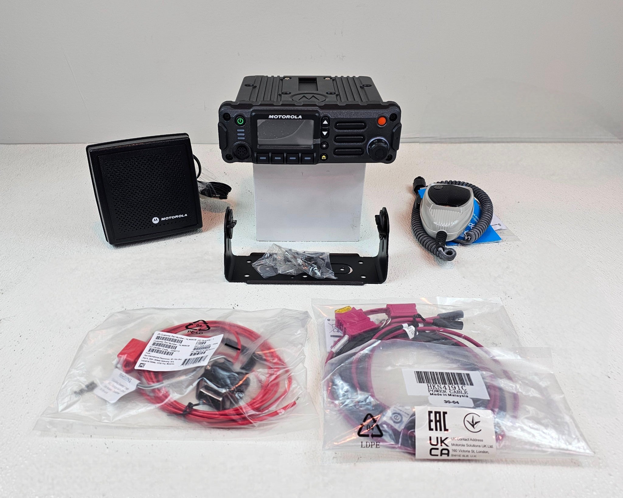 Motorola APX4500 800/900MHz Mobile Radio Dash Mount 512ch