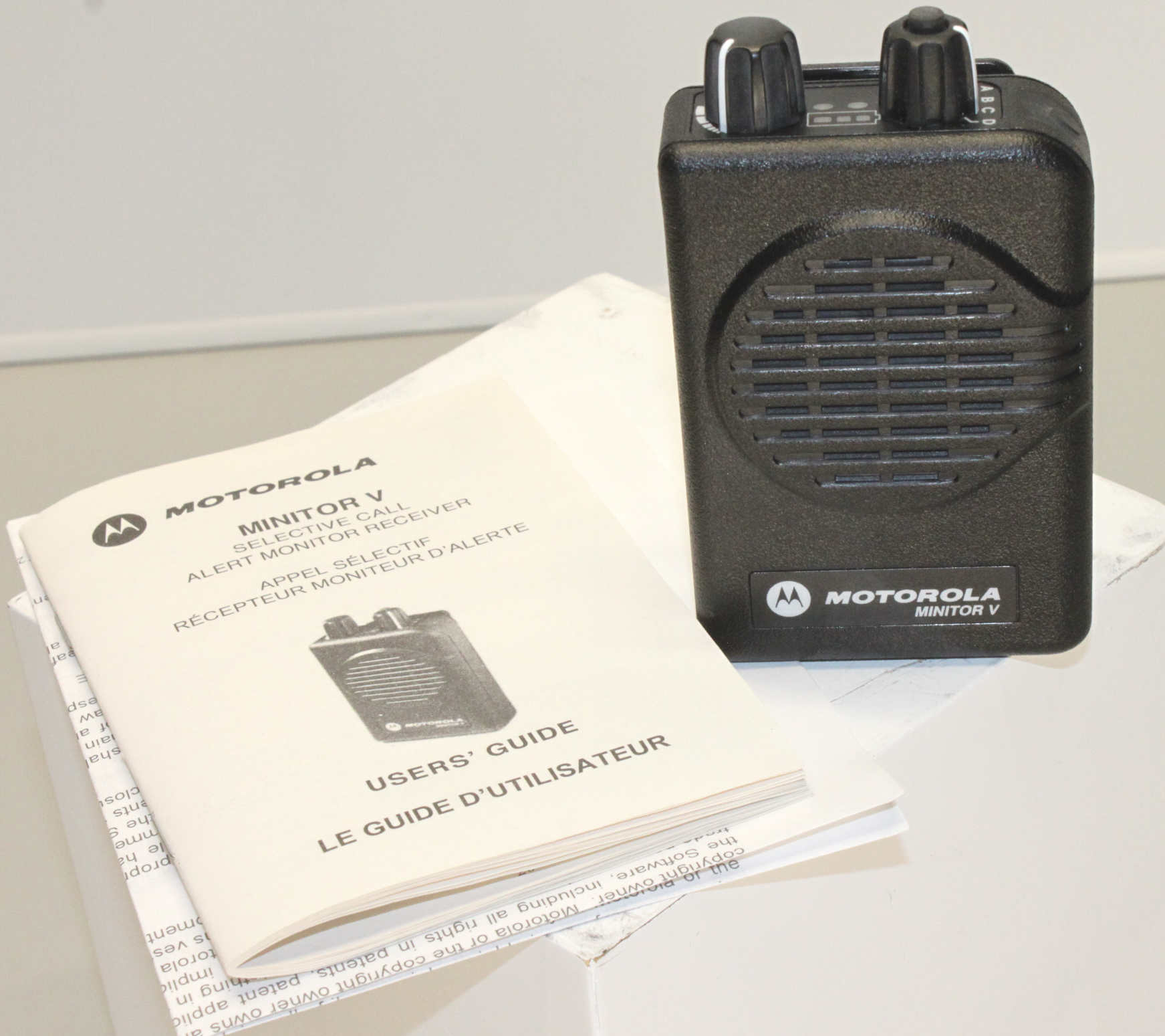 Motorola Minitor V VHF 2 Channel Pager With Amplified Charger