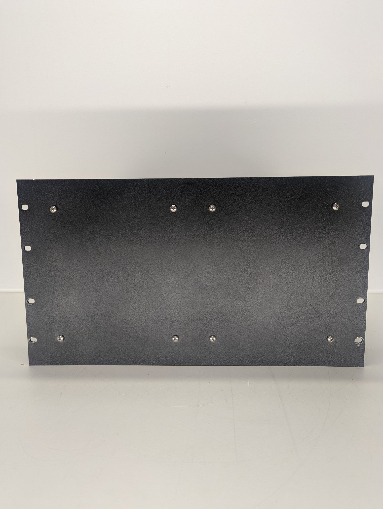 DB Spectra DB4368 2-Channel UHF Transmitter Combiner