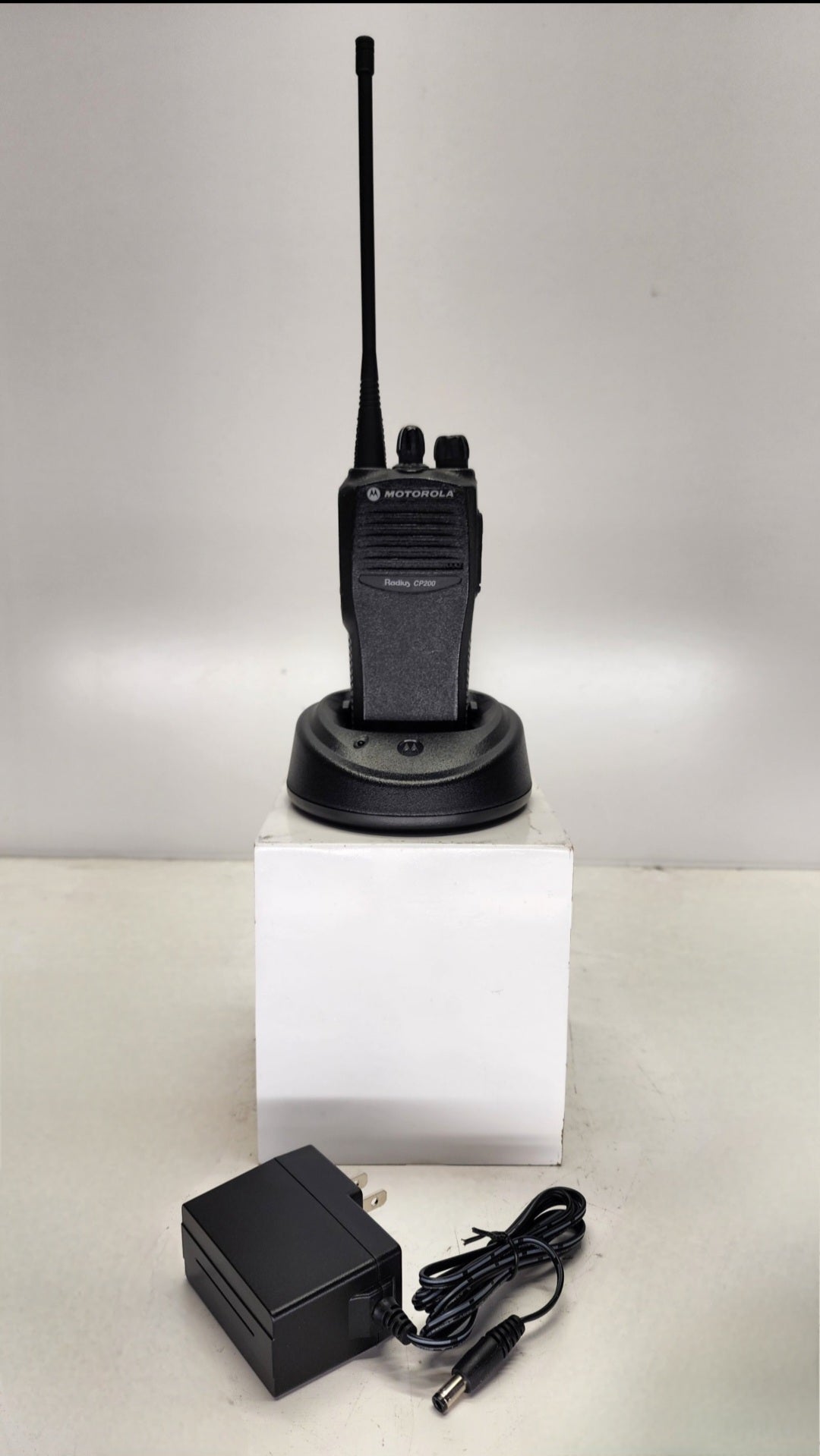 Motorola CP200 UHF 438-470 MHz 4 Channel 4 Watt Radio Kit